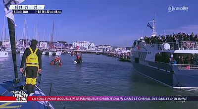 Vendée Globe 2024 : La remontée du chenal de Charlie Dalin – Vainqueur du Vendée Globe 2024!